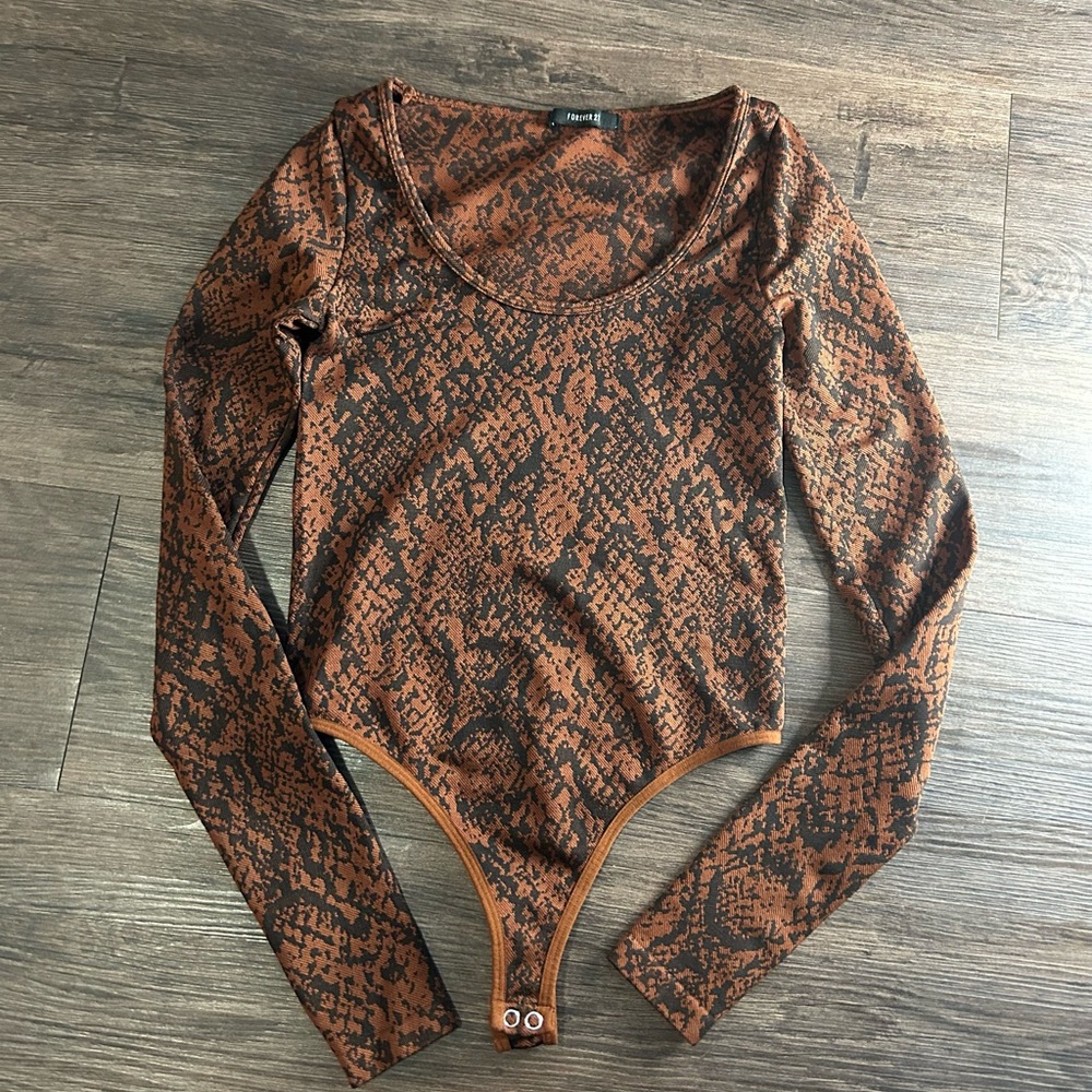 Forever 21 Brown and Black Patterned Top